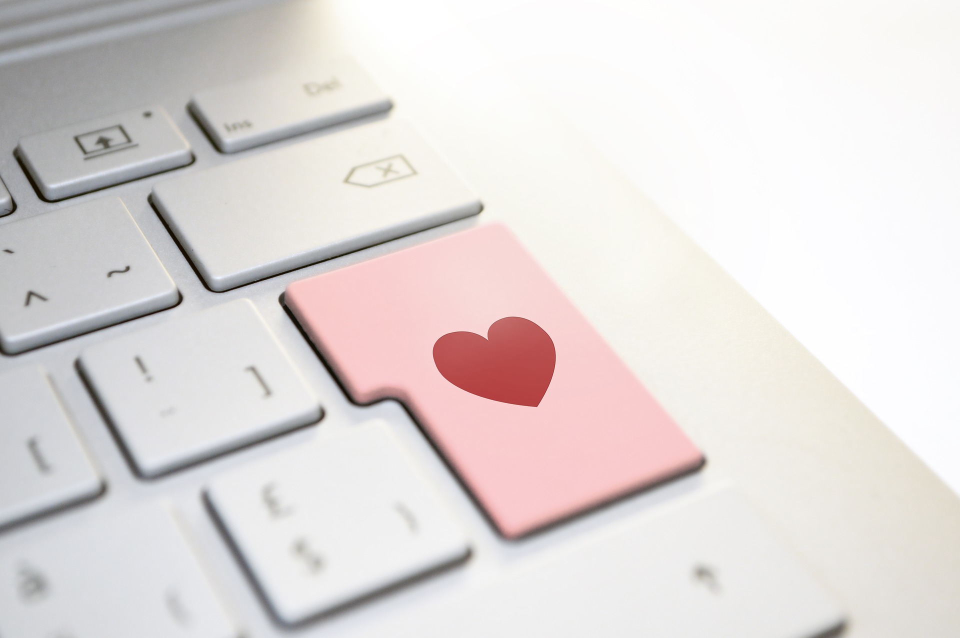 amour par le clavier - Image par athree23 de Pixabay 