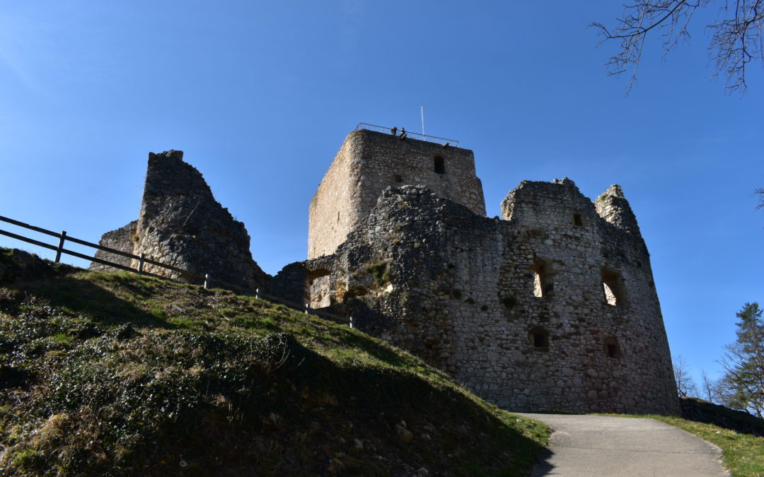 Arrivée aux Ruines du Château de Landskron