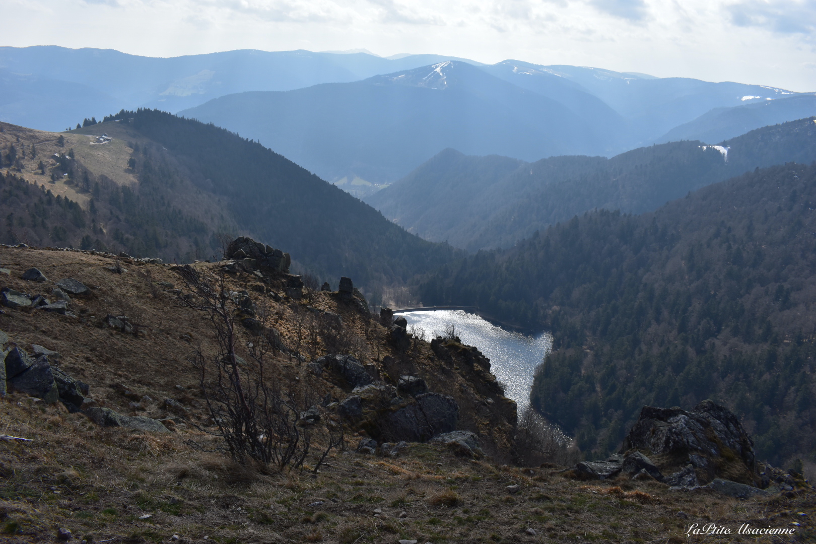 Vue sur le Lac du Schiessrothried depuis la montée vers le Hohneck - Photo Cendrine Miesch dite LaPtiteAlsacienne