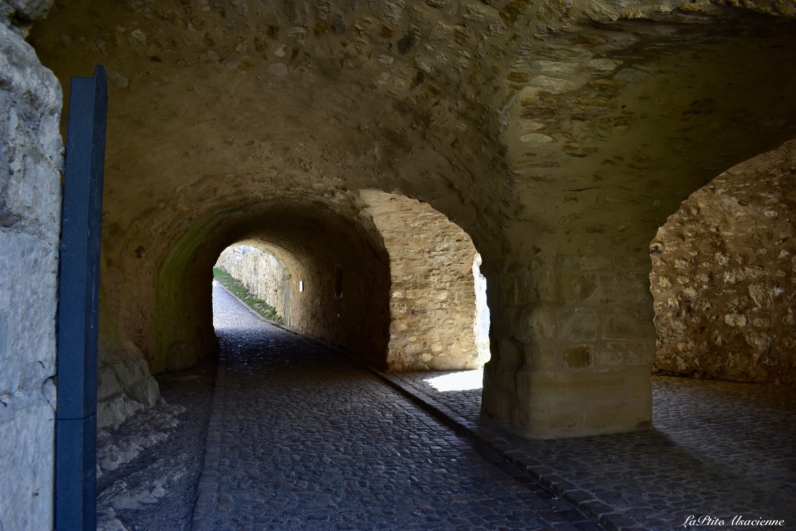 Le passage couvert rénové des Ruines du Château Fort de Landskron à Leymen en Alsace