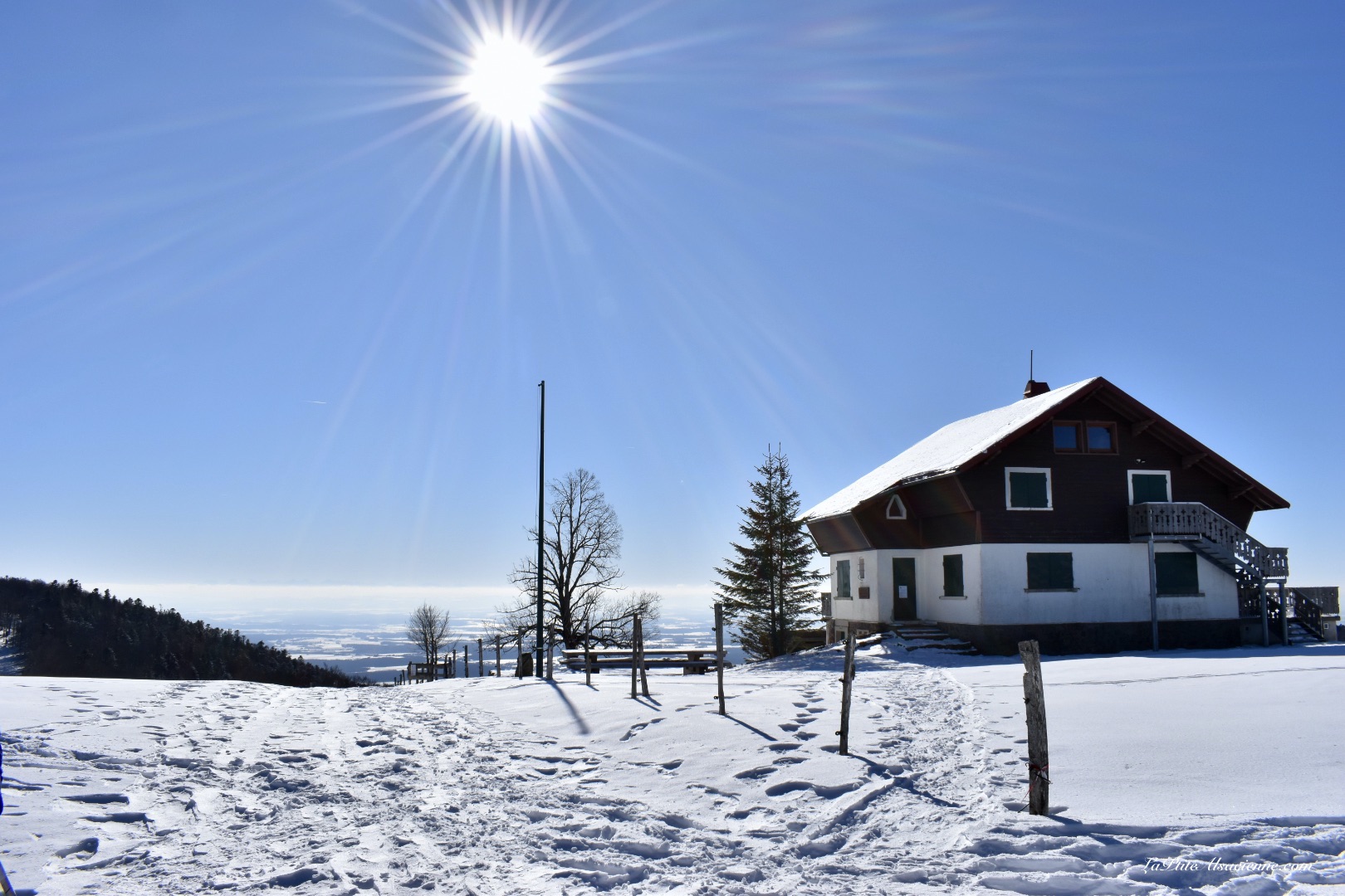 Refuge du Rossberg sous le soleil et la neige