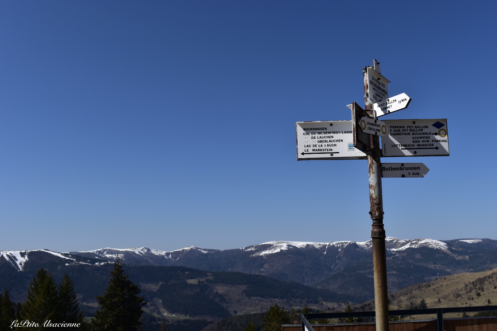 Panneau directionnel depuis refuge rothenbrunnen