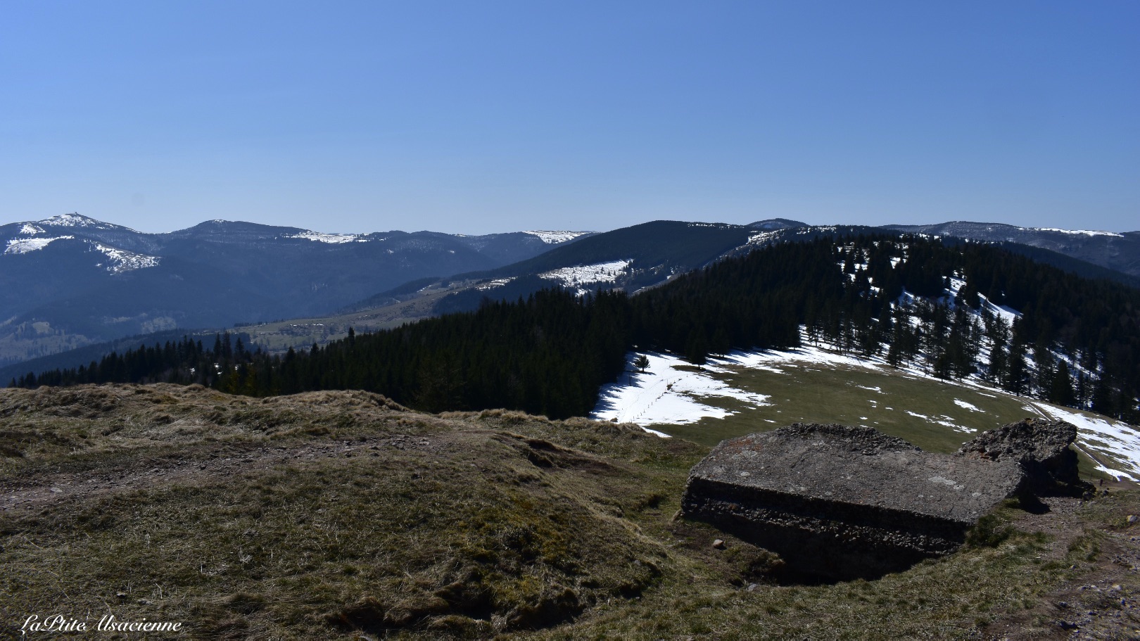 Vue sur le Grand Ballon et Le Markstein depuis le Petit Ballon