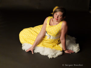 Robe Rayon de Soleil - Model : Cendrine Miesch dite LaPtiteAlsacienne - Photo de Jacques Brandini - Marque robe jaune : Hearts & Roses - Magasin : Sweet Candy Shop à Molsheim