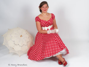 Une robe nommée Minnie... Marque : Collectif. Boutique 413 à Burnhaupt. Model : Cendrine Miesch dite LaPtiteAlsacienne. Mode vintage en Alsace. Photo : Anny Brandini