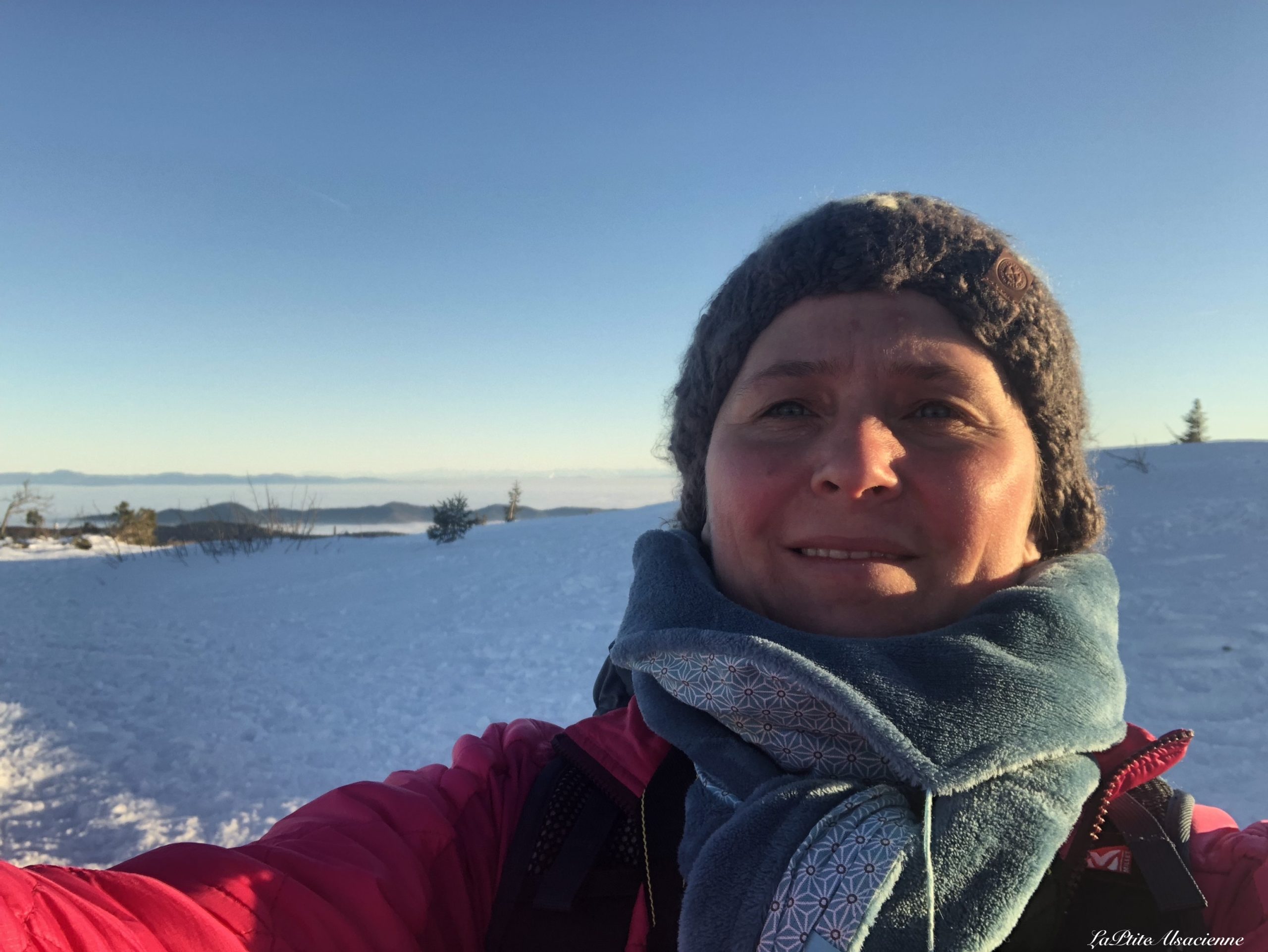 LaPtiteAlsacienne au Gazon du Faing, avec une vue splendide sur l'Alsace et sa mer de nuages, et les Alpes - Décembre 2021