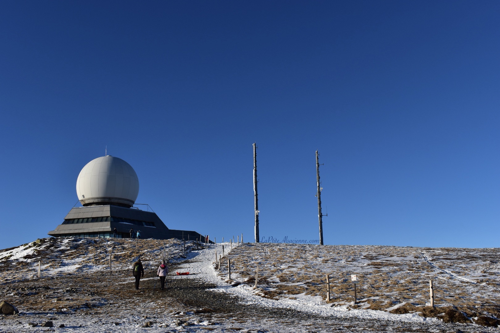 Radar et antenne au Grand Ballon - Randonnée depuis Guebwiller du 23 janvier 2022 - Cendrine Miesch dite LaPtiteAlsacienne