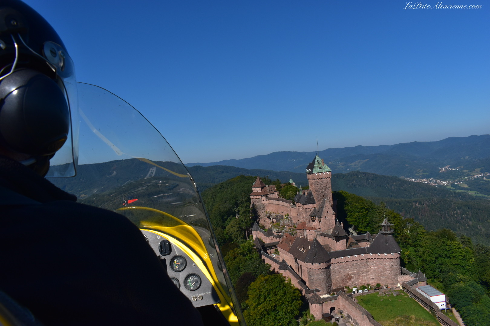 Tour en ULM en septembre 2021 au dessus du Château du Haut Koenigsbourg - Photo de Cendrine Miesch dite LaPtiteAlsacienne