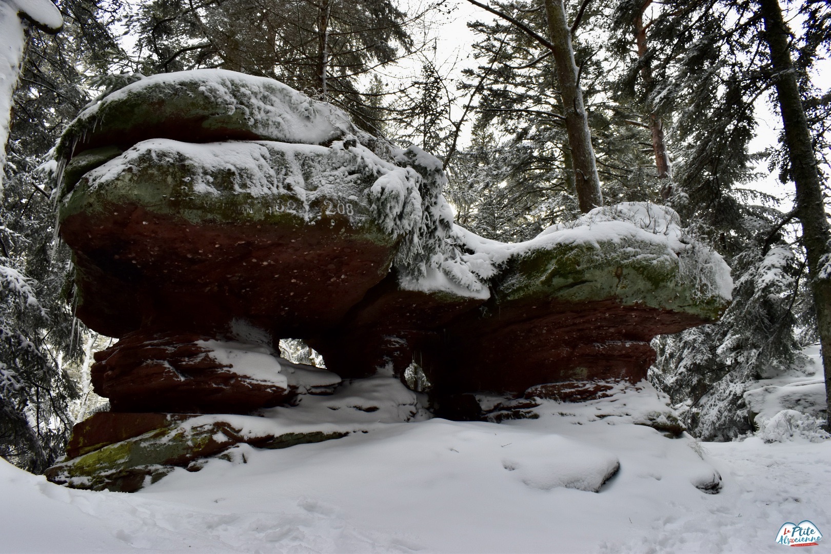 Rocher des Trois Petites Tables sous la neige - Taennchel Thannenkirch - Photo LaPtiteAlsacienne