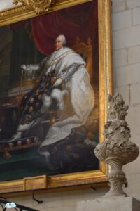 Portrait de Louis XVIII, présent dans le Grand Escalier au Château d'Ussé. Photo par Cendrine Miesch dite LaPtiteAlsacienne - Mai 2024