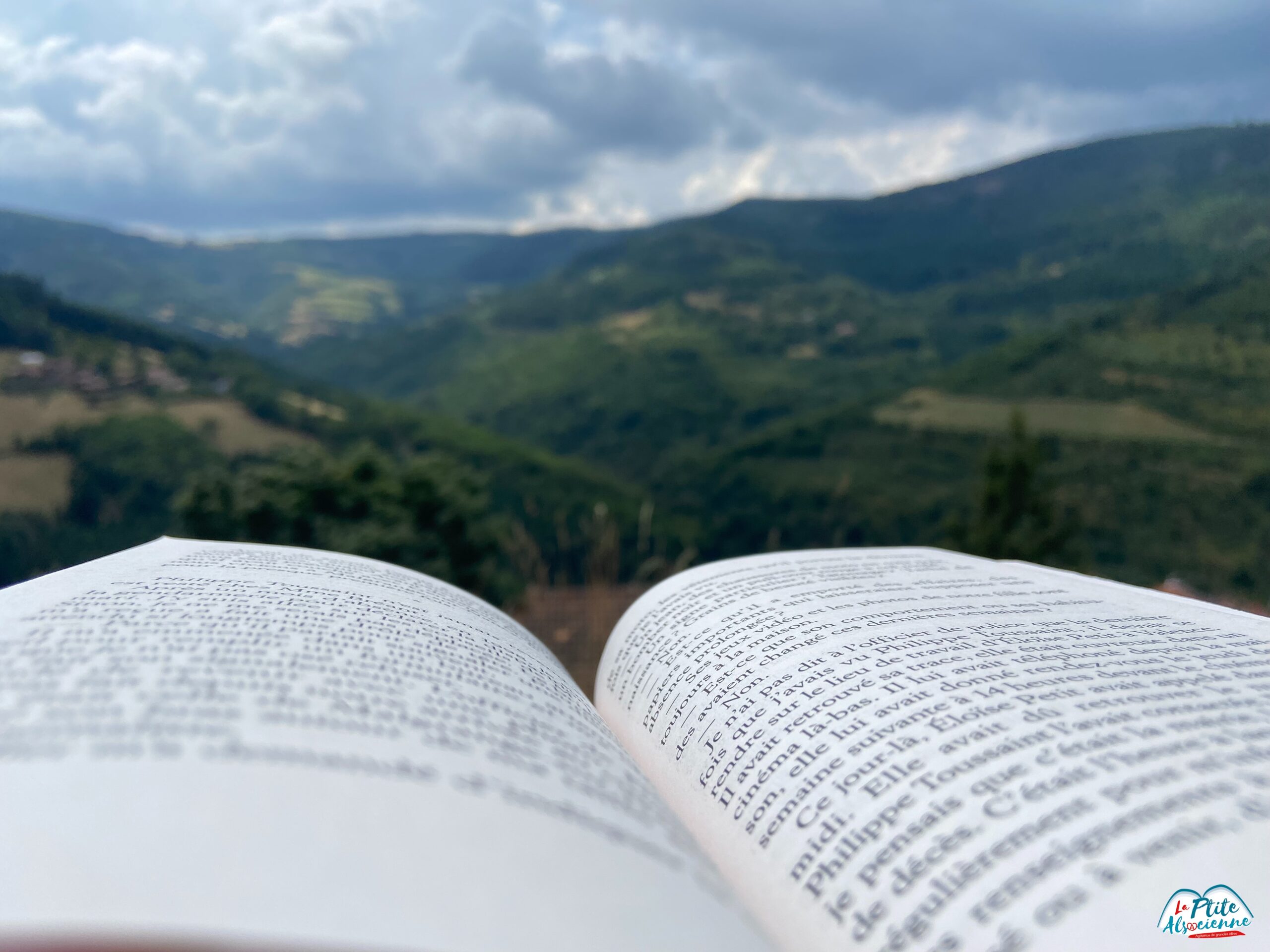 Livre ouvert parce qu'on lit où l'ont veut