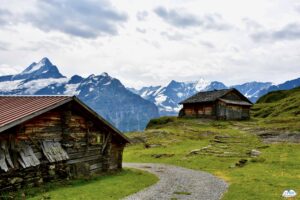 Sentier des Alpes, entre fermes et chalets suisses